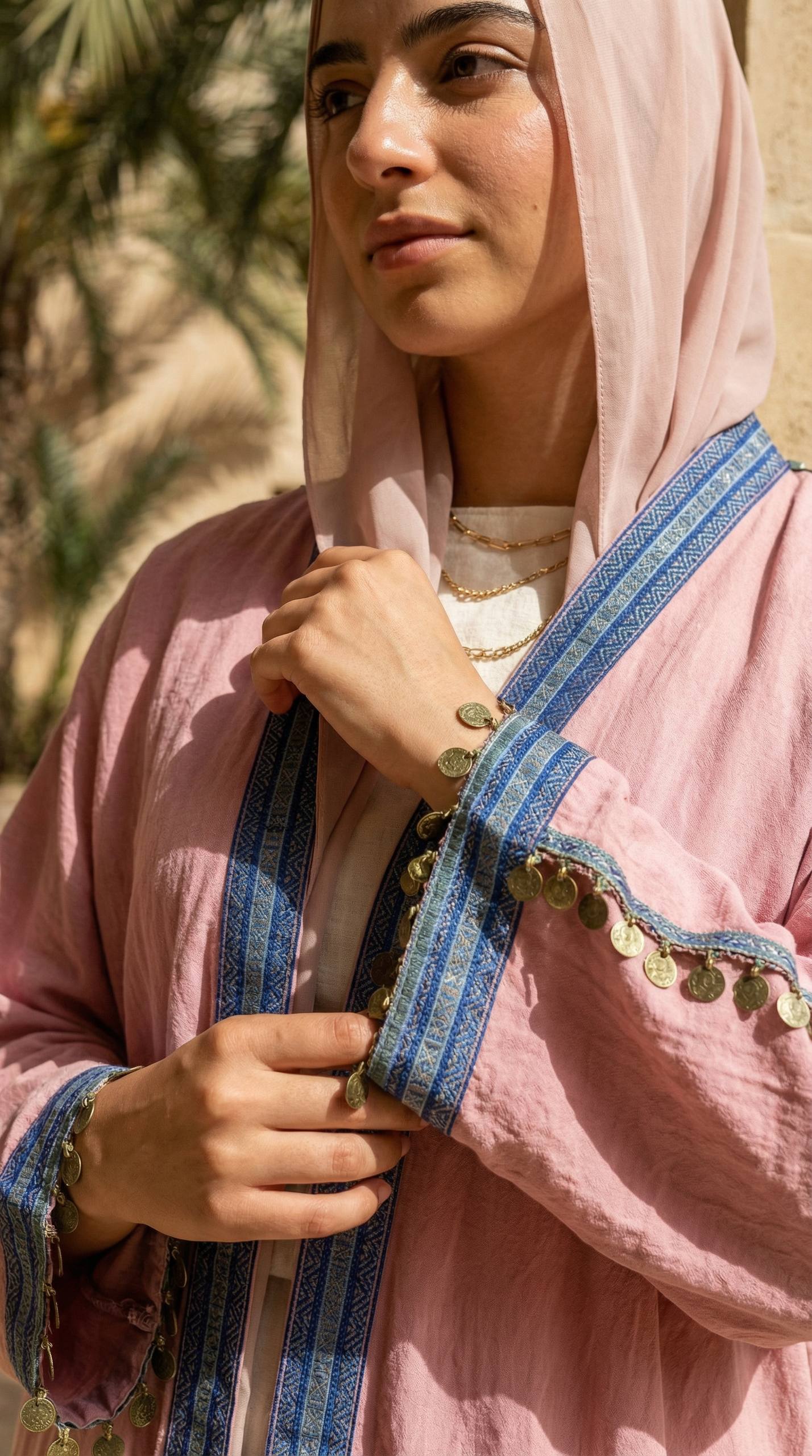 عباية كتان مطرزة