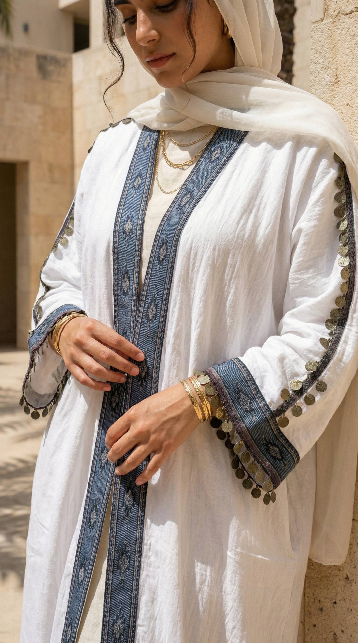 عباية كتان مطرزة