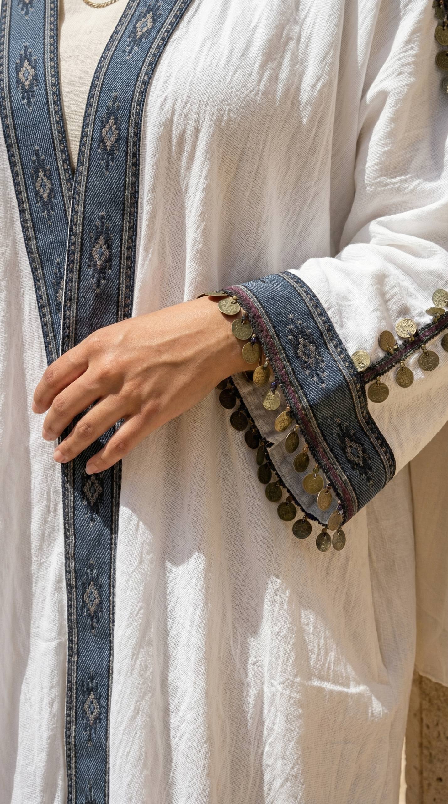 عباية كتان مطرزة
